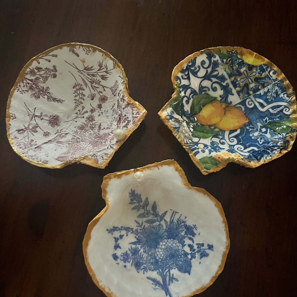 Decorative Shell-Shaped Plates Set